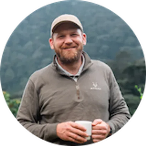 Sebastian Canaves, Gründer von Off The Path