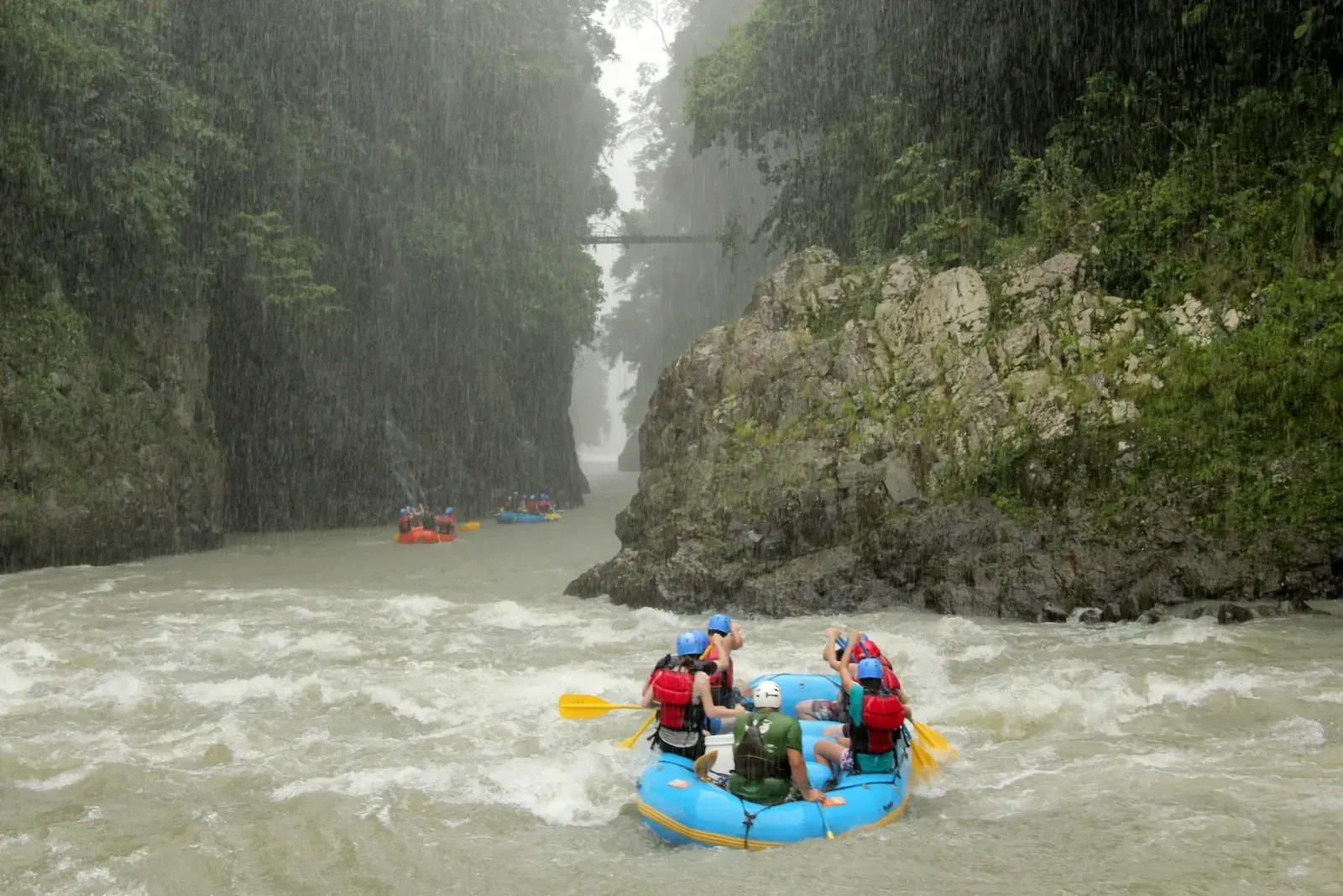 Wildwasser an der grünen Karibikseite