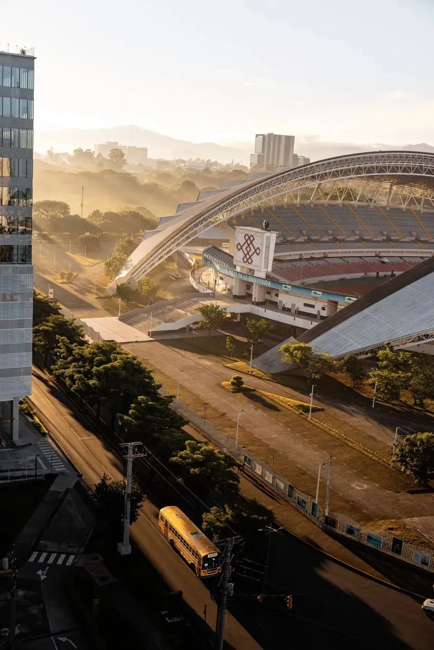 Morgenlicht über dem Stadion und den Bäumen von San José