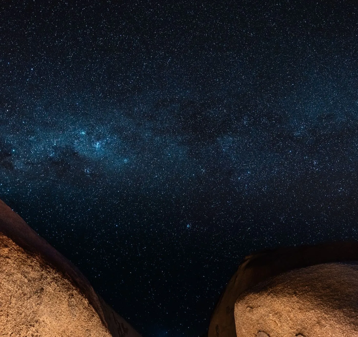 Sternenhimmel zwischen den Granitfelsen der Spitzkoppe
