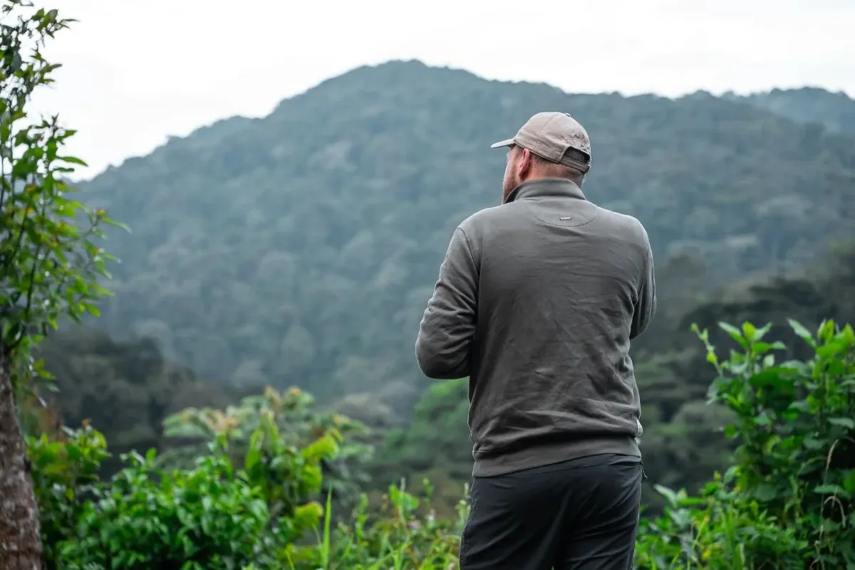Blick über die bewaldeten Berge von Bwindi