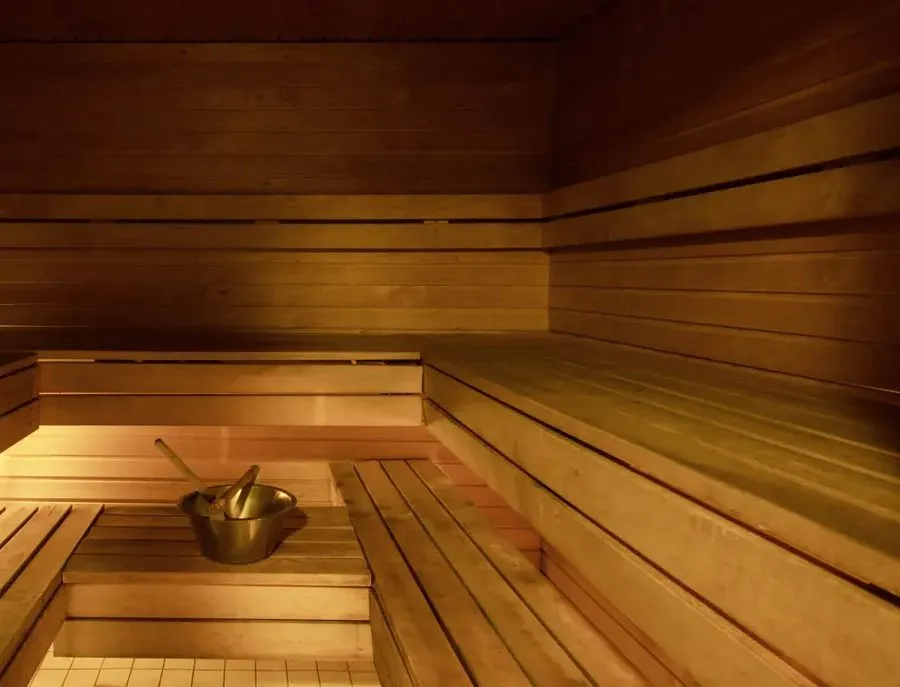 Hoteleigene Sauna aus hellem Holz