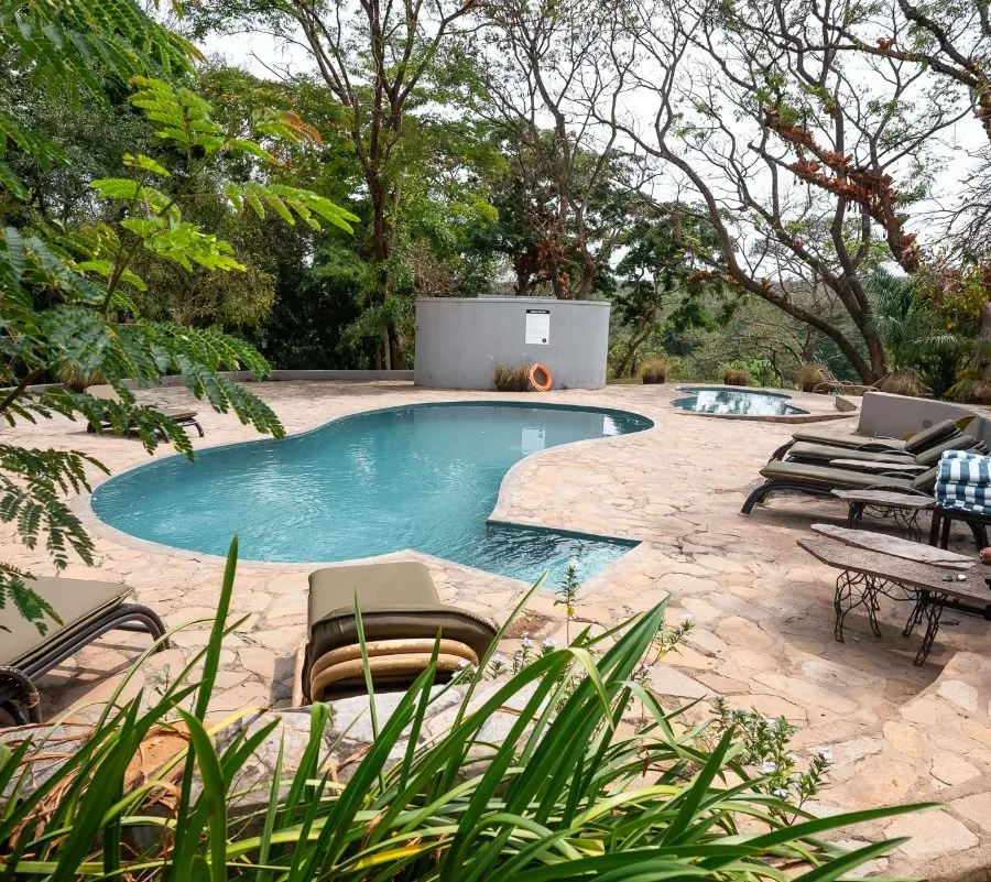 Pool im Garten der Lodge