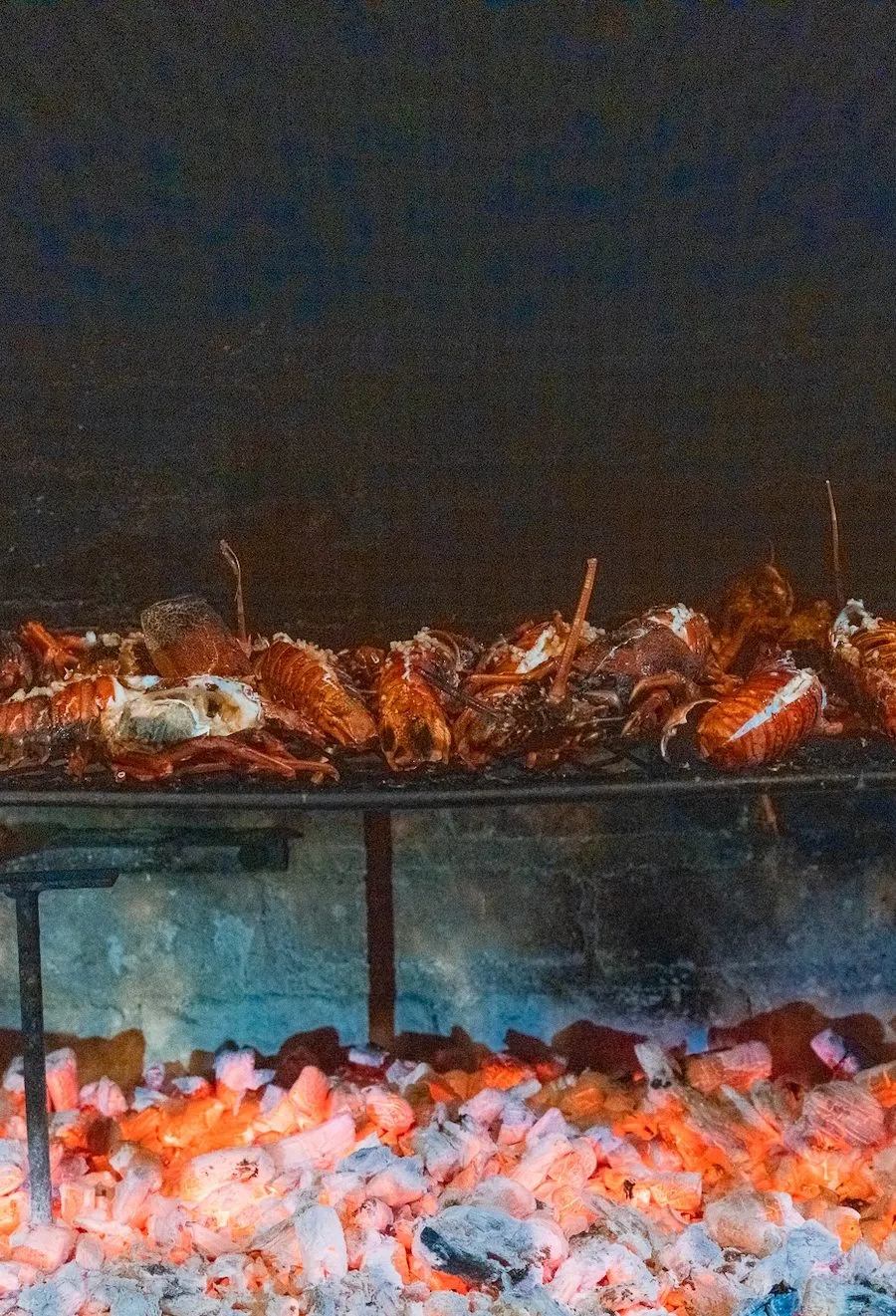 Frisch Gegrilltes über der Glut
